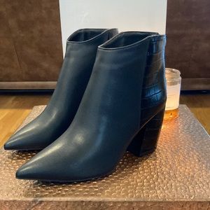 Qupid black ankle boots with pointed toe! Size 6